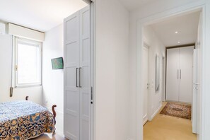 1 slaapkamer, een strijkplank/strijkijzer, wifi, beddengoed