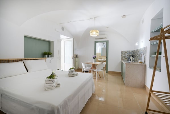 1 habitación, tabla de planchar con plancha, wifi y ropa de cama