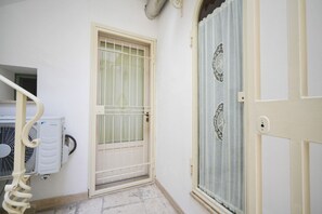 Interior - Cozy studio apartment that accommodates two people with great comfort in 30 m2, equipped with all the main comforts for a pleasant stay. Enviable position: we are in fact right in the center (pedestrian restricted traffic zone), with all the essential se (Martina Franca)
