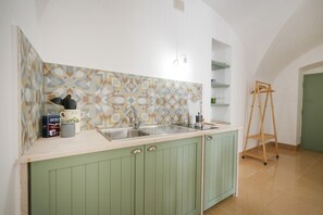 Fridge, microwave, stovetop, cookware/dishes/utensils