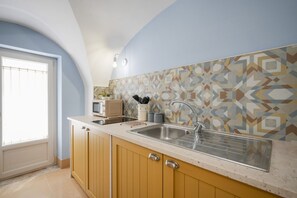 Fridge, microwave, stovetop, cookware/dishes/utensils