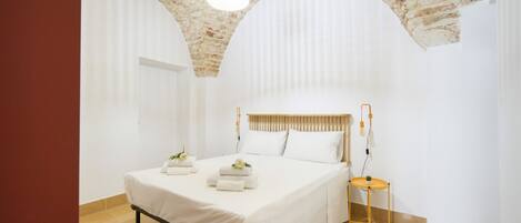 Fer et planche à repasser, draps fournis