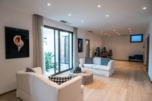 Villa | 5 bedrooms - Beach Access 5 Bedroom Villa (Agios Nikolaos)