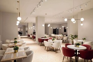 Dining - Ramada by Wyndham Bucharest Otopeni Airport (Otopeni)