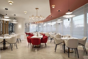 Dining - Ramada by Wyndham Bucharest Otopeni Airport (Otopeni)