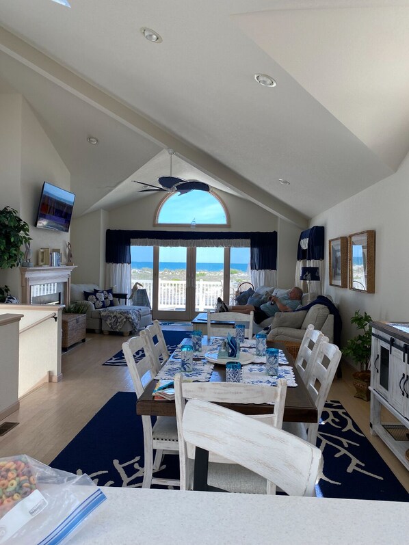 Interior - Charming 4-bedroom house on Ocean City Beachfront. A few steps to boardwalk. (Ocean City)