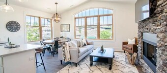 Upscale Condo in Downtown Blowing Rock