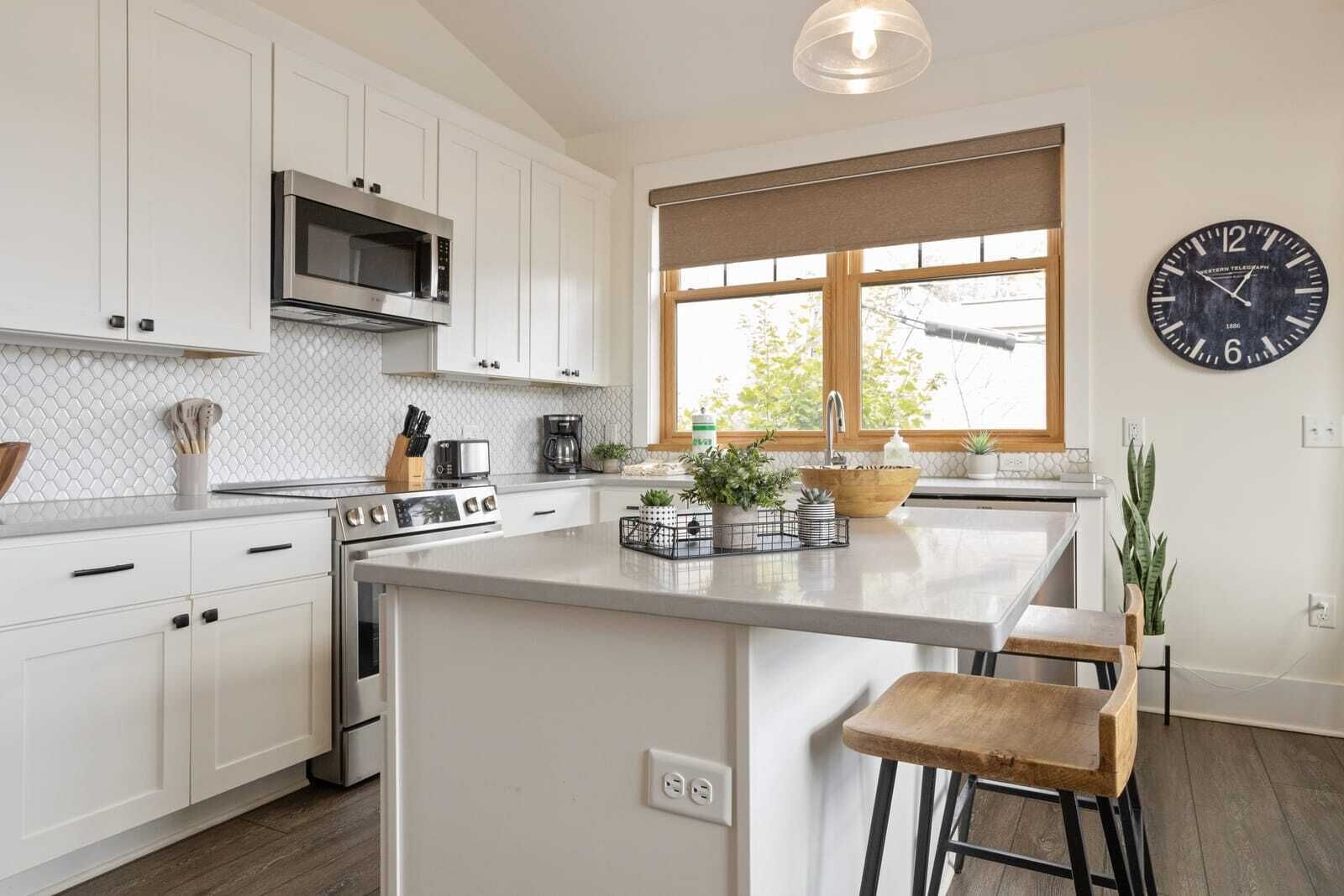 Réfrigérateur, micro-ondes, four, lave-vaisselle