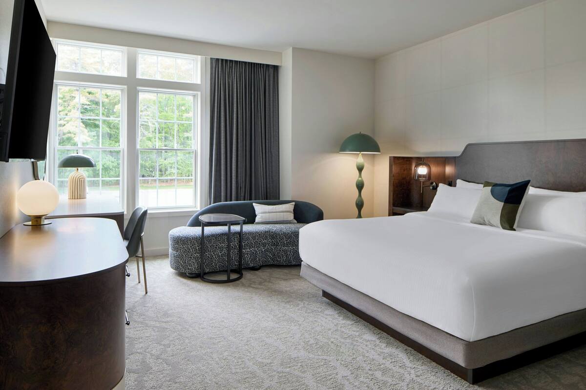 Room, 1 King Bed | Premium bedding, desk, laptop workspace, WiFi (free)