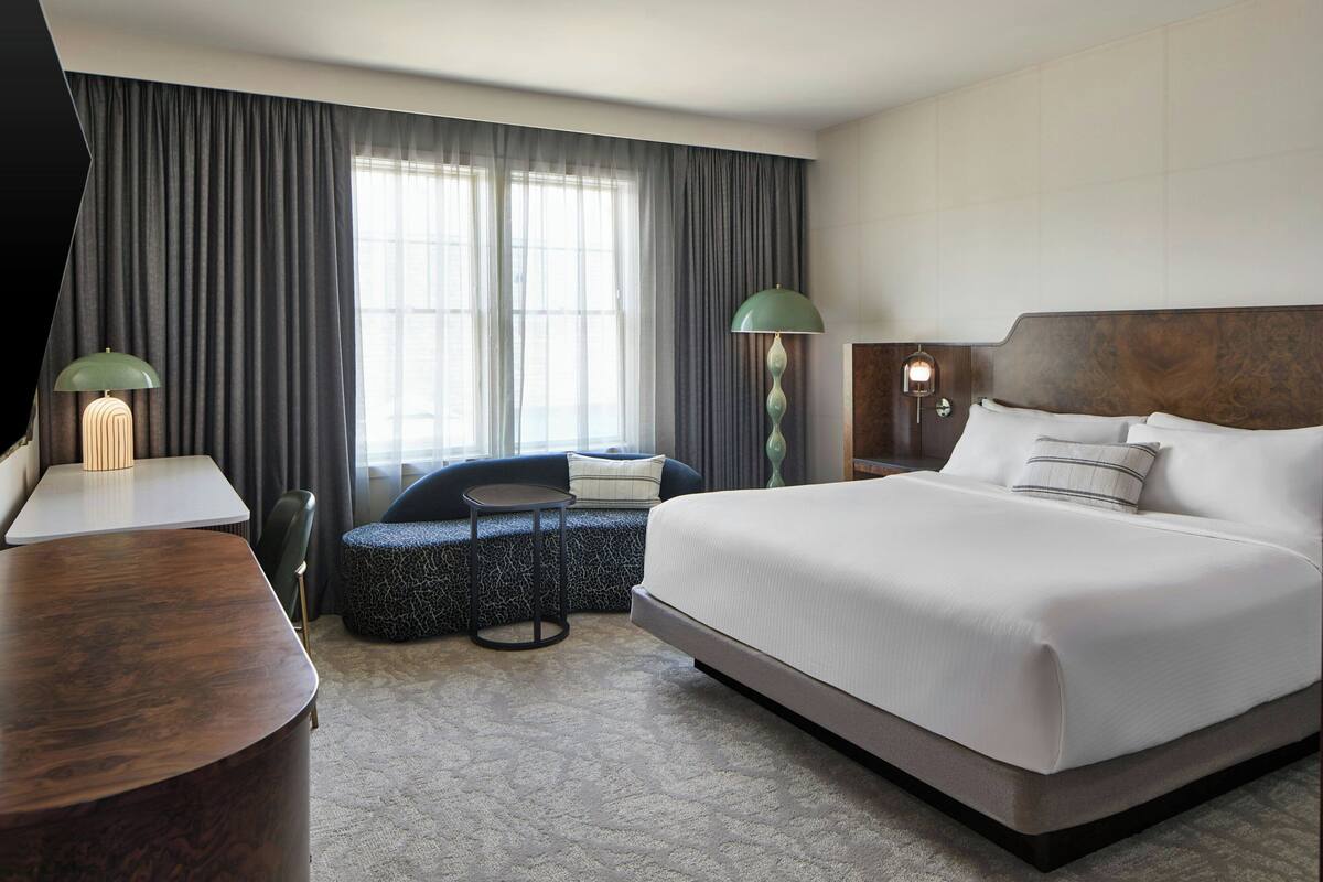 Premium bedding, desk, laptop workspace, WiFi (free)
