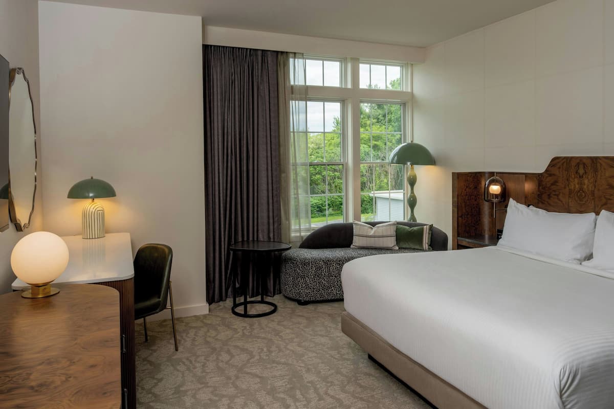 Room, 1 King Bed | Premium bedding, desk, laptop workspace, free WiFi