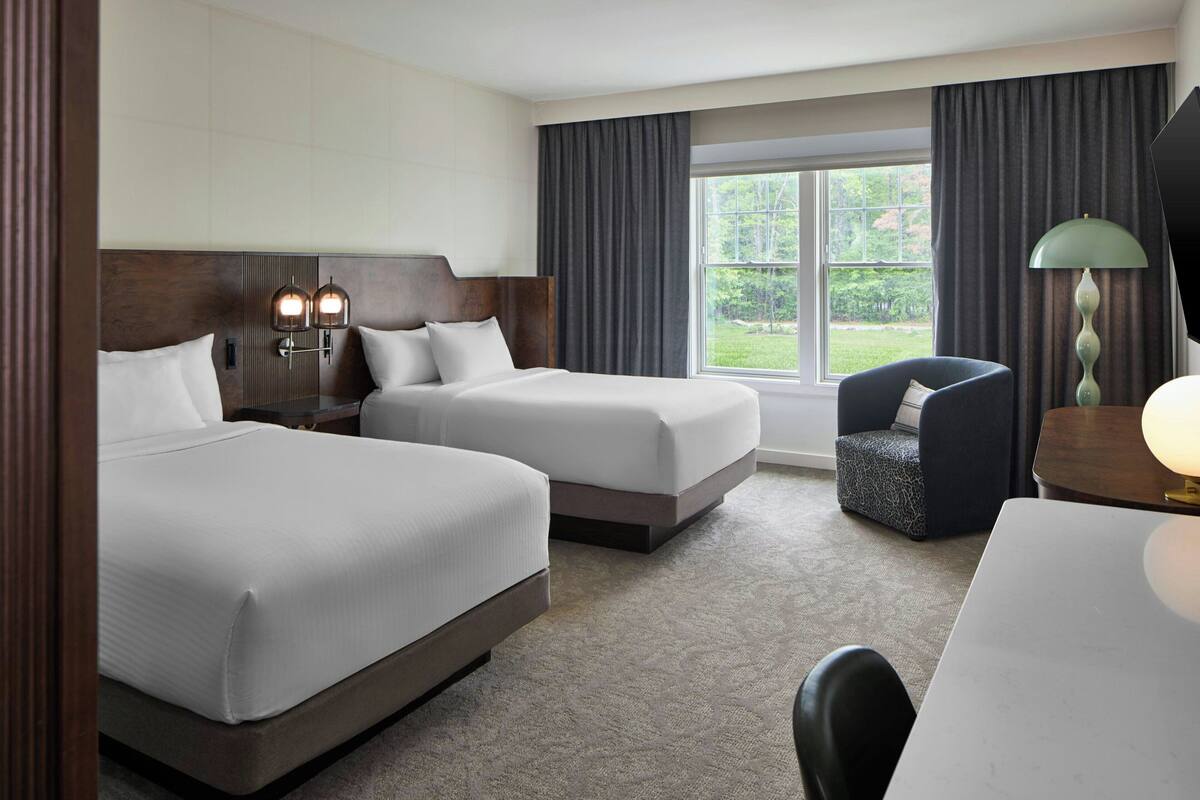 Premium bedding, desk, laptop workspace, WiFi (free)