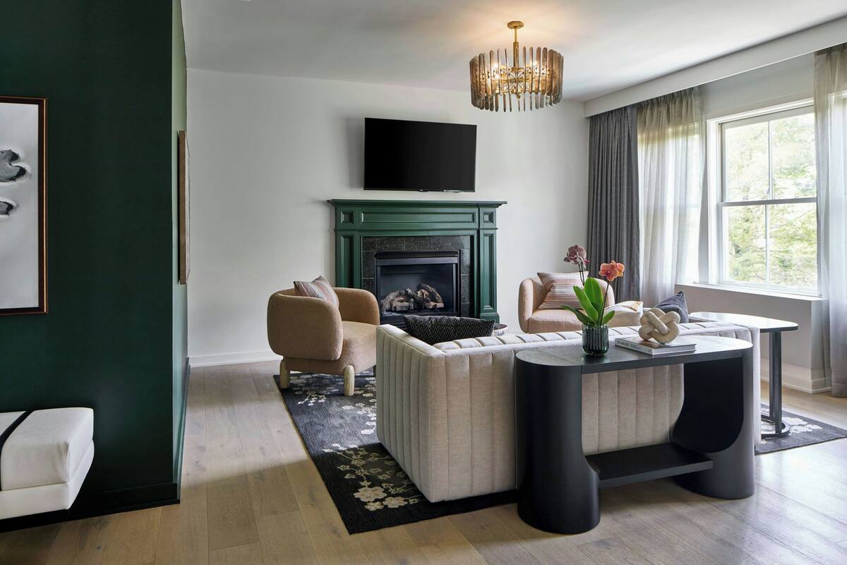Suite, 1 Bedroom, Fireplace | Living room | 55-inch flat-screen TV with digital channels, Netflix