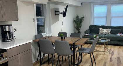 Cozy 1-bedroom house in charming Chicago with WiFi, AC, Washer/Dryer