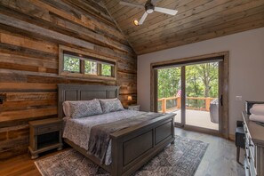 4 bedrooms, desk, iron/ironing board, free WiFi