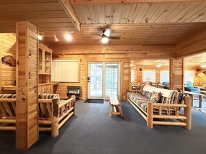 Älytelevisio, takka, työhuone