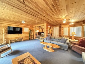 Älytelevisio, takka, työhuone