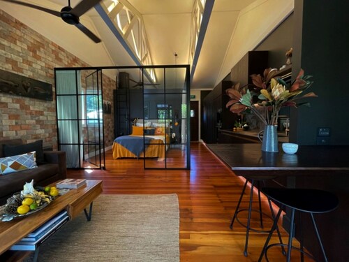 Moa Studios - Design-Led Loft Studio Near Oneroa