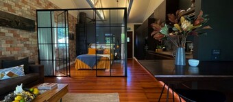 Moa Studios - Design-Led Loft Studio Near Oneroa