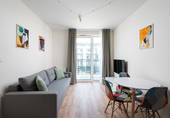 TV - Praga Południe 2-Bedroom Apartment (Warszawa)