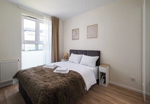 2 bedrooms, iron/ironing board, WiFi, bed sheets - Praga Południe 2-Bedroom Apartment (Warszawa)