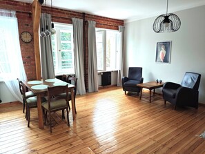 Dining - Sage Green Cosy Studio (Łódź)