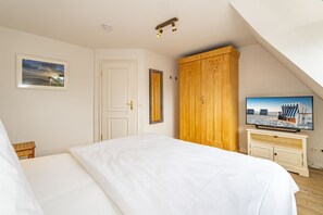 2 habitaciones, tabla de planchar con plancha, wifi y ropa de cama