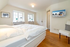 4 habitaciones, tabla de planchar con plancha, wifi y ropa de cama 