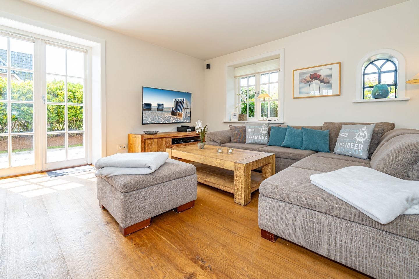 Fernseher, Kamin, DVD-Player