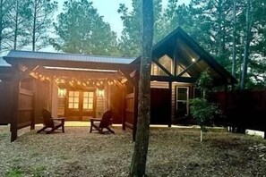 Exterior - Whispering Oaks · A Luxurious Couples Getaway! (Broken Bow)