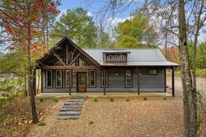 Exterior - Whispering Oaks · A Luxurious Couples Getaway! (Broken Bow)