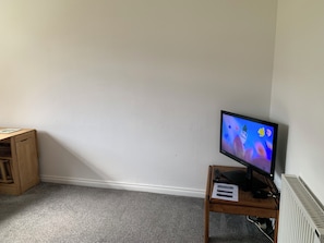 Televisor LED de 30 polzades amb canals digitals i llibres