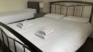 書桌、筆電工作空間、獨特裝潢、布置獨特