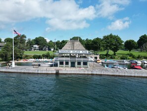 Marina - Renovated 3-Bedroom cottage in Thousand Island Park - a Cozy Weekend Getaway  (Thousand Island Park)