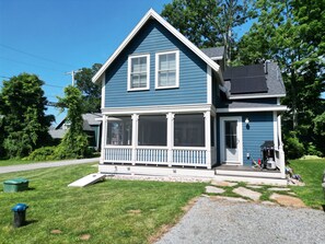 Exterior - Renovated 3-Bedroom cottage in Thousand Island Park - a Cozy Weekend Getaway  (Thousand Island Park)