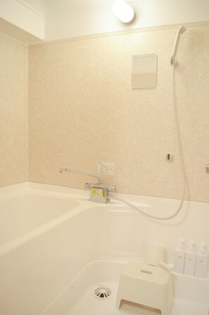 Hårføner og håndklær