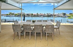 Outdoor dining - Take time to look through the stunning photos of this unique waterfront home. (Sunshine Coast)