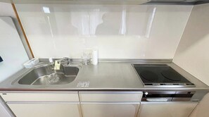 Frigorífic, microones i placa de cuina 