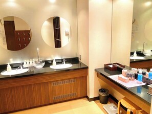 Hair dryer, towels