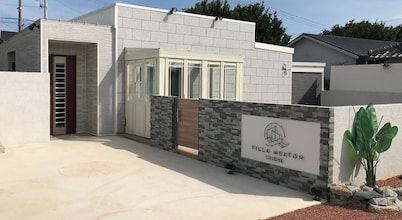 Whole building rental type / Shima Mie