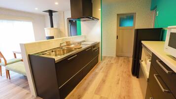 Fridge, microwave, stovetop, electric kettle