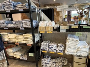 1 bedroom, desk, free WiFi, bed sheets