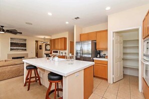 Fridge, microwave, oven, stovetop - Indio Home | Game Room, Fire Pit & Outdoor Kitchen (Indio)