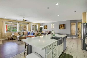 Interior - Lakeview Retreat w/Pool, Game Room & Putting Green (Indio)