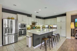 Fridge, oven, stovetop, dishwasher - Lakeview Retreat w/Pool, Game Room & Putting Green (Indio)