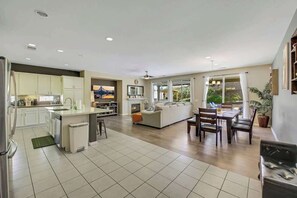 Interior - Lakeview Retreat w/Pool, Game Room & Putting Green (Indio)