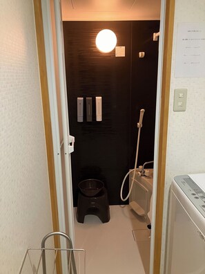 Sèche-cheveux, serviettes fournies