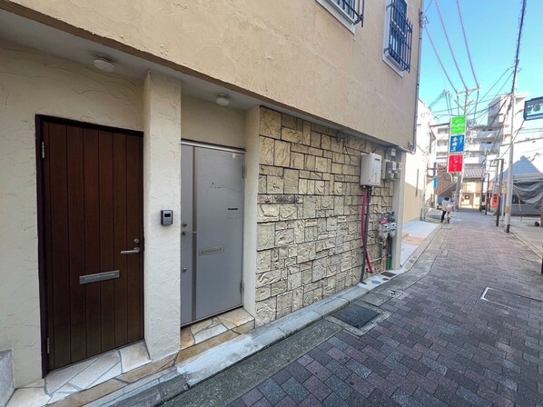 Exterior detail - Swiss 1960 Central location of Awaji Island Entir / Sumoto Hyōgo (Sumoto)