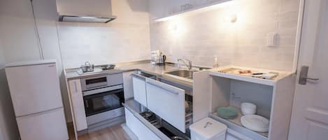 Fridge, microwave, stovetop, cookware/dishes/utensils