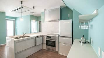 Fridge, microwave, stovetop, cookware/dishes/utensils